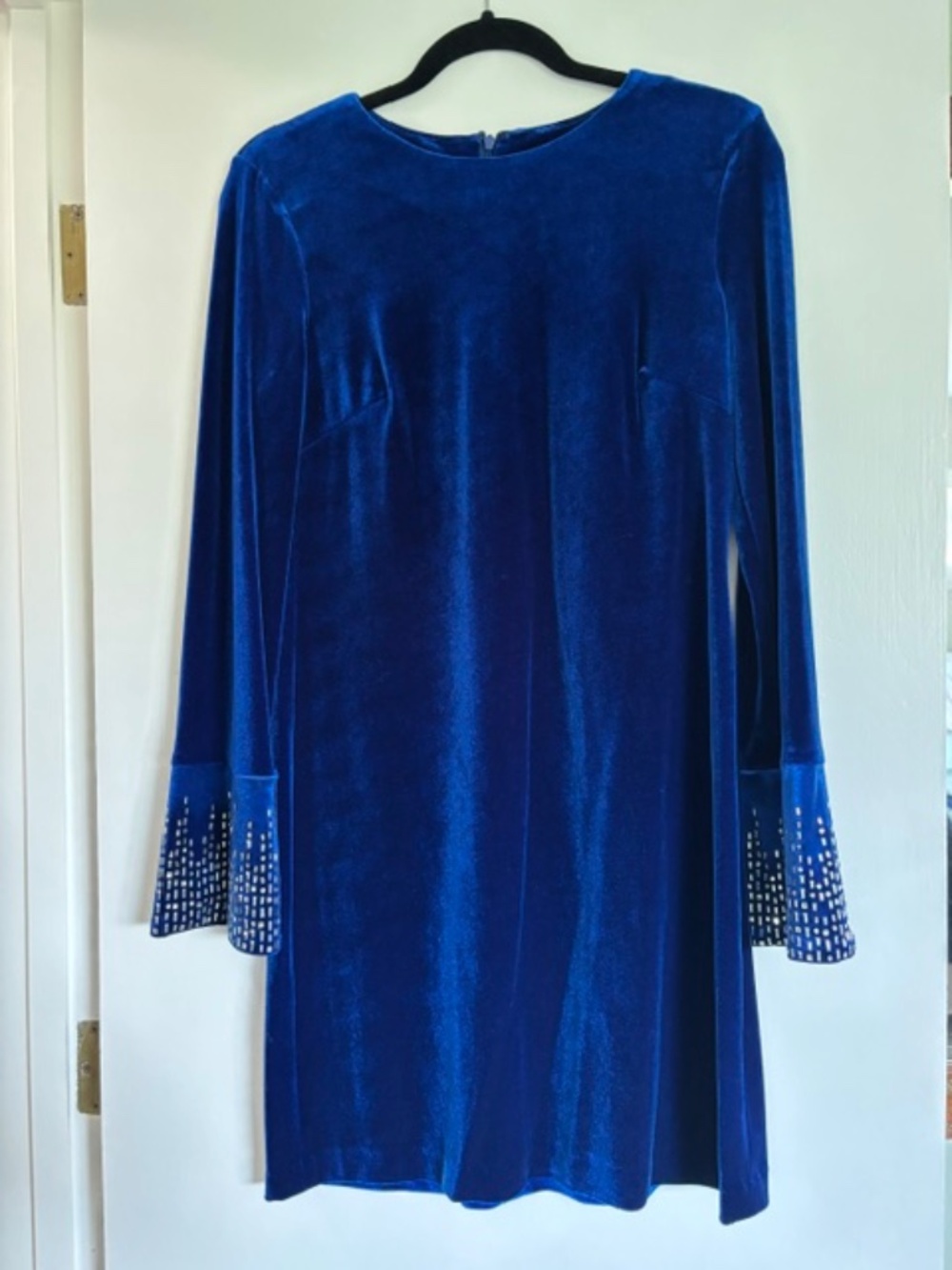 Calvin Klein Elegant Royal Blue Velvet Sheath Dress with Beaded Bell Sleeves